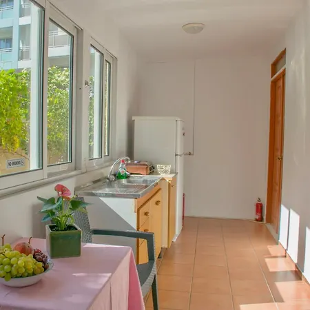 Garden House Elli 2 Min Apartament *