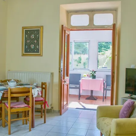 Garden House Elli 2 Min