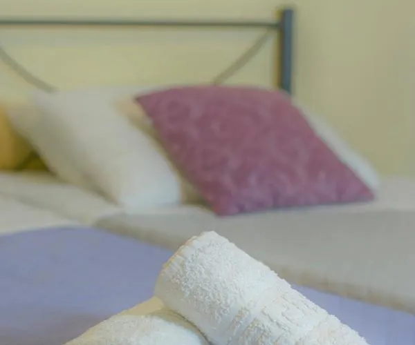 Apartment Garden House Elli 2 Min